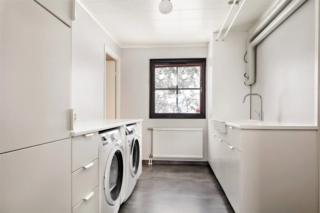 12. Tva╠ettstugerenovering i villa 1024x683