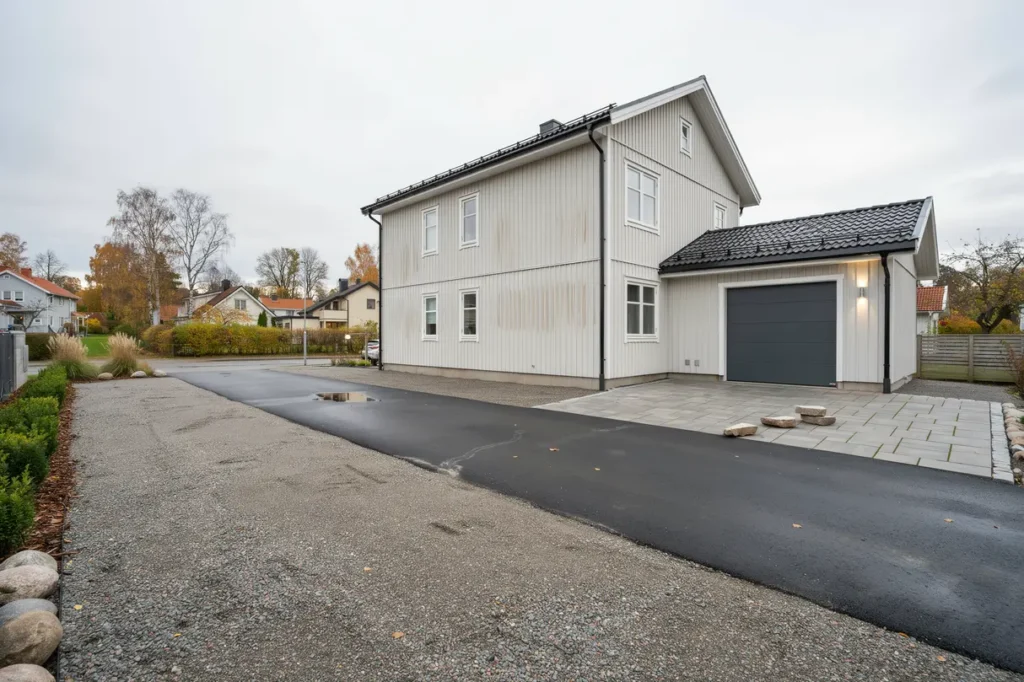garageuppfart i grus asfalt eller marksten vad passar b st f r ditt hus
