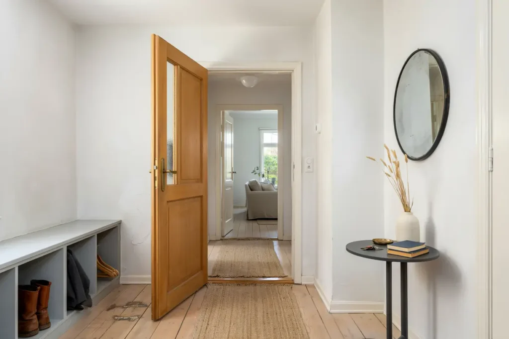 renovering av entr och hall i villa i s vestad